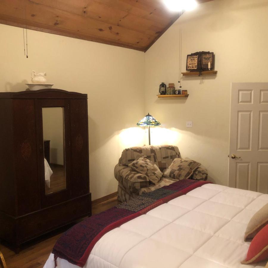 Dry Creek Bed & Breakfast Фредериксбург Екстериор снимка