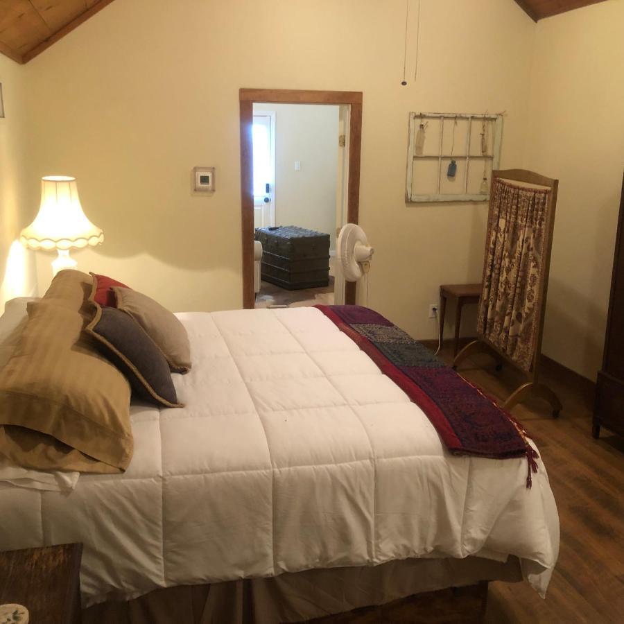 Dry Creek Bed & Breakfast Фредериксбург Екстериор снимка