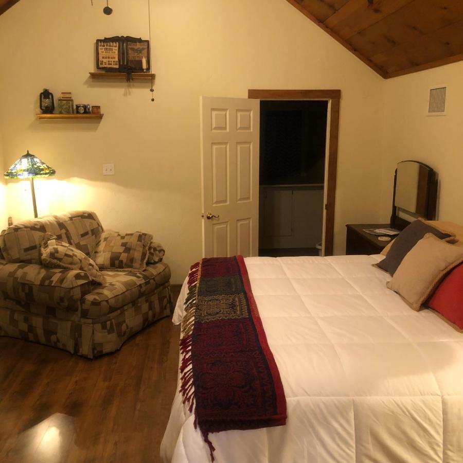Dry Creek Bed & Breakfast Фредериксбург Екстериор снимка