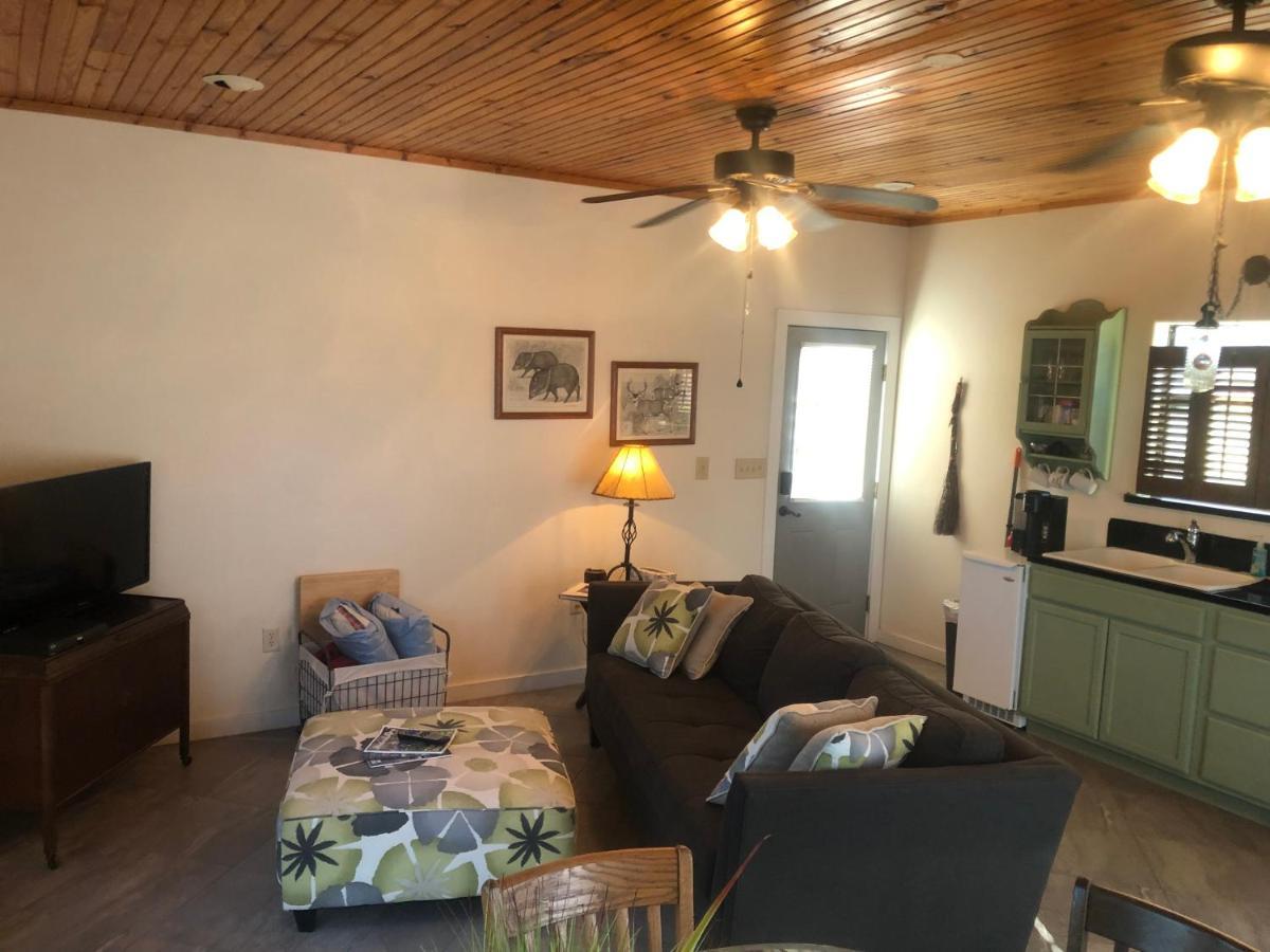 Dry Creek Bed & Breakfast Фредериксбург Екстериор снимка