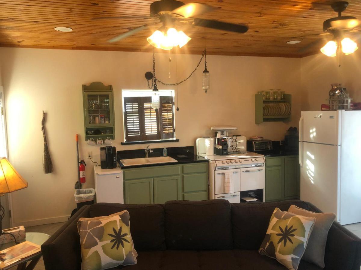 Dry Creek Bed & Breakfast Фредериксбург Екстериор снимка